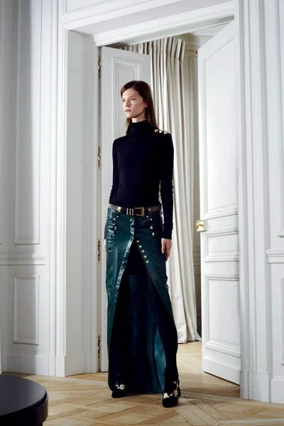 Look 16